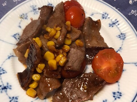 牛カルビ肉とミニトマト、コーンの炒めもの